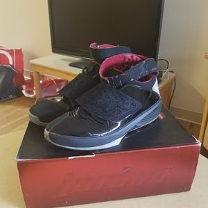 Selling 8 pairs of shoes Nike and Jordan's